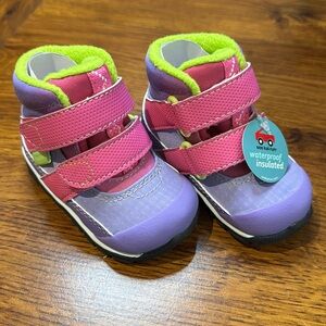 See Kai Run Atlas II Baby size 4 NWT
